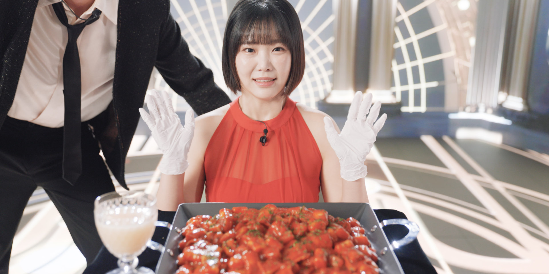 빛나는 레스토랑에서 마주한 두 주인공